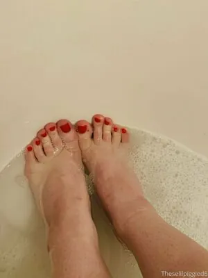 theselilpiggie6 content