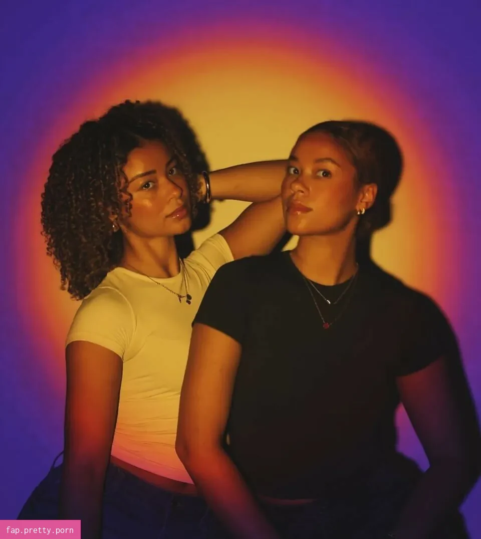 The Learmann Twins - Photo #25