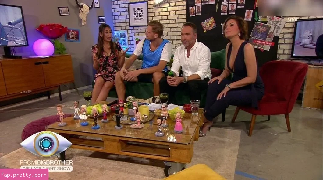 Vanessa Blumhagen - Photo #02