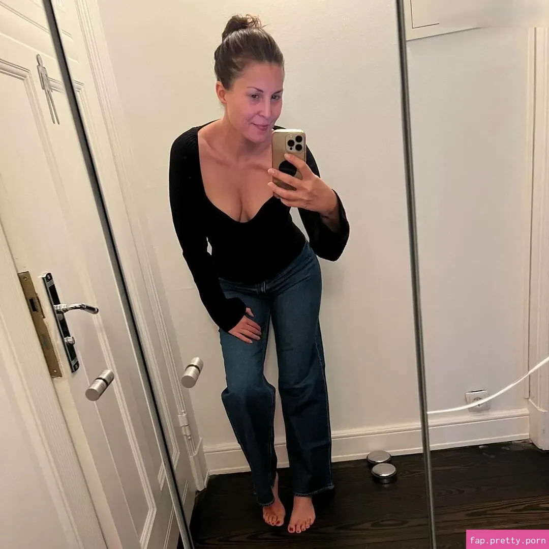 Vanessa Blumhagen - Photo #07