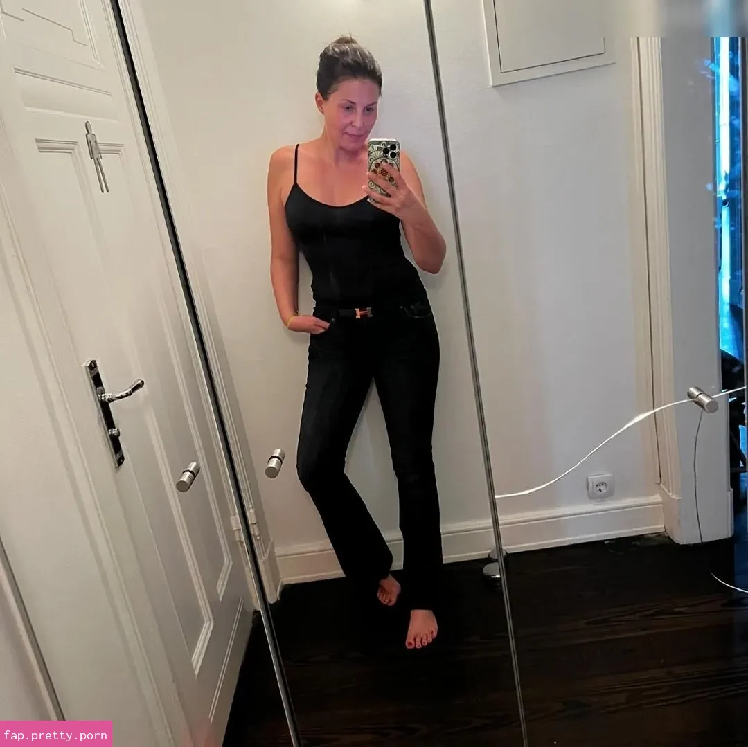 Vanessa Blumhagen - Photo #40