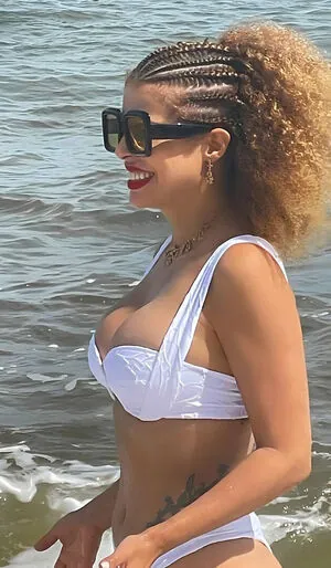 Vanessa Da Mata content
