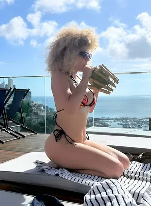 Vanessa Da Mata content