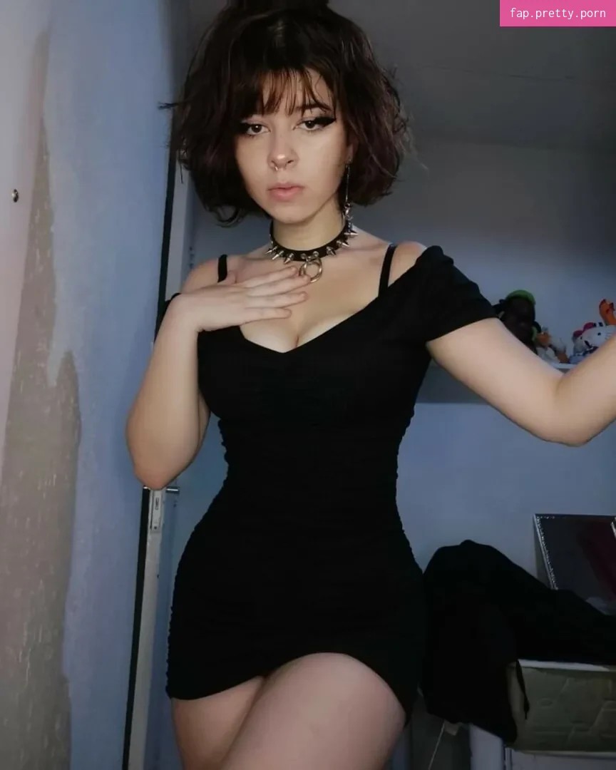 Violet Fox - Photo #01