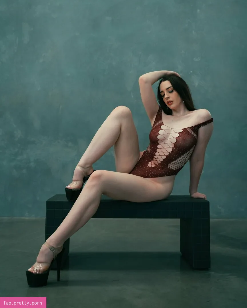 Violet Greyx - Photo #01