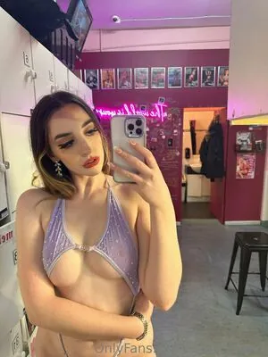 Violet Greyx content