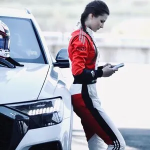 Vivien Keszthelyi content