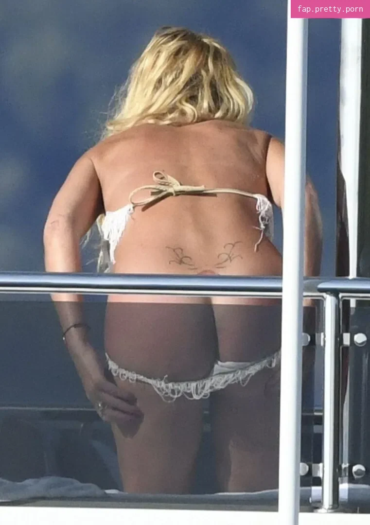 Valeria Marini content