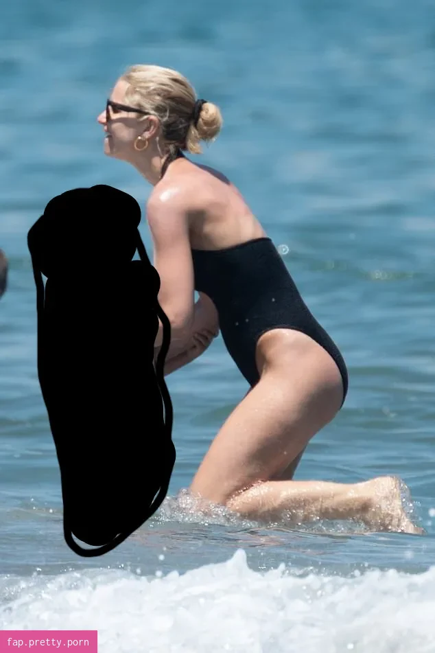 Vogue Williams - Photo #03