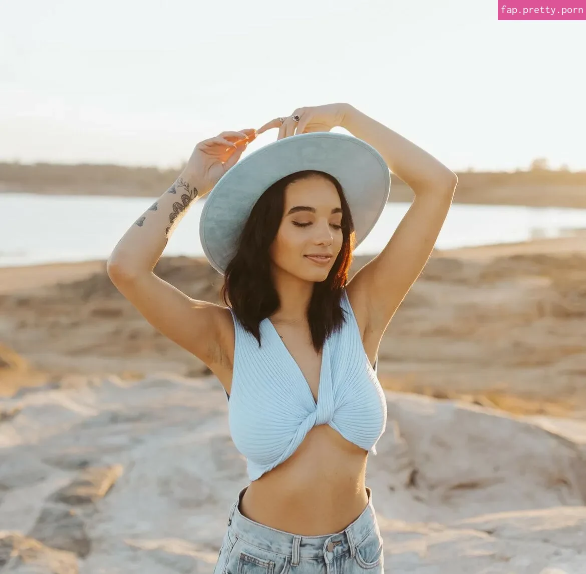 Zoey Daze - Photo #02