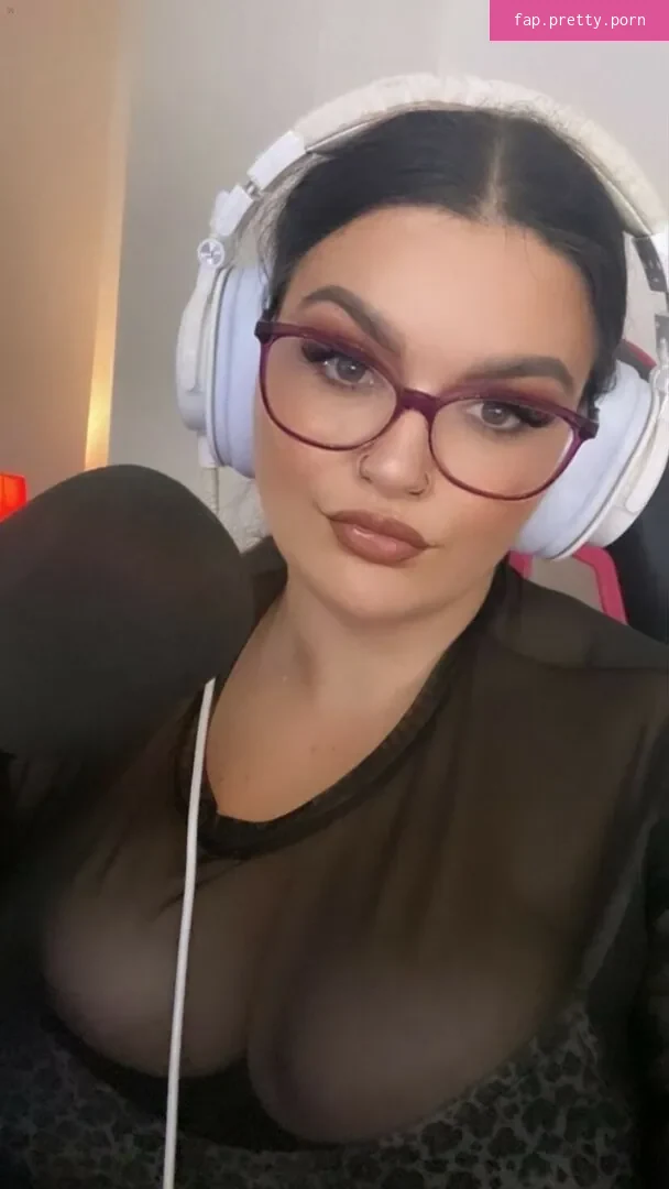 Zoe O'Neill - Photo #13