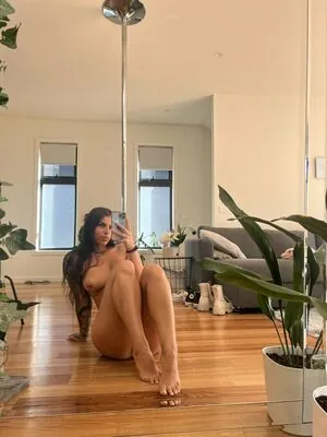 Zoe Pattison content