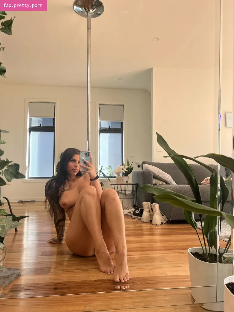 Zoe Pattison - Photo #02