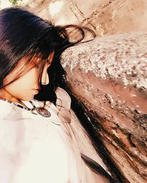 Zoya Rathore content