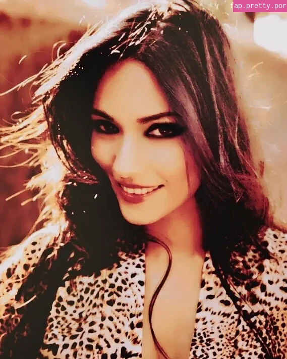 Zoya Rathore content