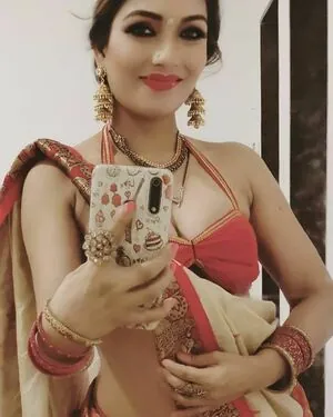 Zoya Rathore content