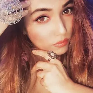 Zoya Rathore content