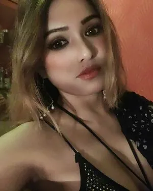 Zoya Rathore content